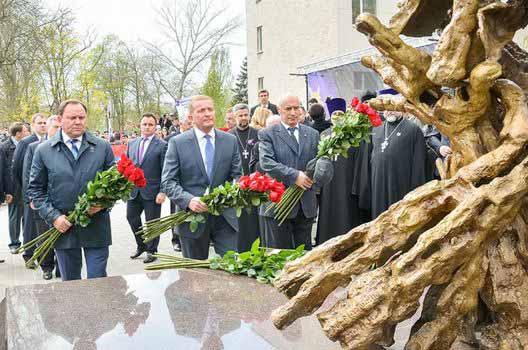 "Геноциду нет!" - первый в РФ памятник открыли в Донской столице